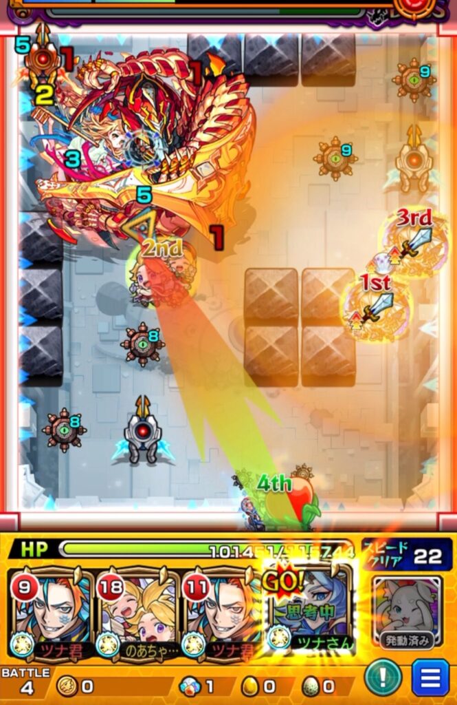 ボス1ステージ4手目。フリーズは右下位置からSSを使用。グリム兄弟αのバフは未付与のためワンパンは不可。本来バフが掛かっていれば、下弱点出現時にワンパン可能な配置だが、この位置取りは下弱点が出るかどうかで成否が左右される運要素が大きい。