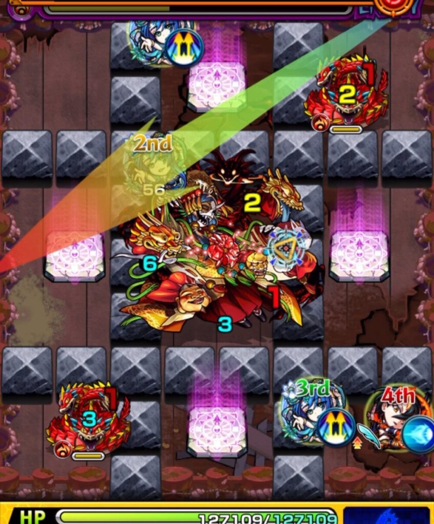 ステージ2の3手目。クシナダの弱点が狙えない状況でゼフォンの加速を活かし、雑魚を処理しながらクシナダにもダメージを与えているシーン。