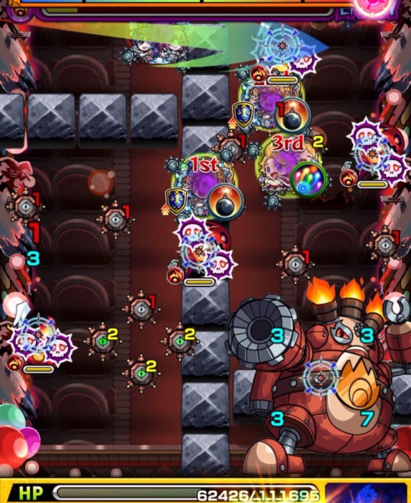 モンスト超究極・彩 グランギニョル(火属性)ステージ3の3手目。ドクロ雑魚を3体処理してロボット雑魚の弱点を出現させ、次のターンで攻撃態勢を整えている場面。