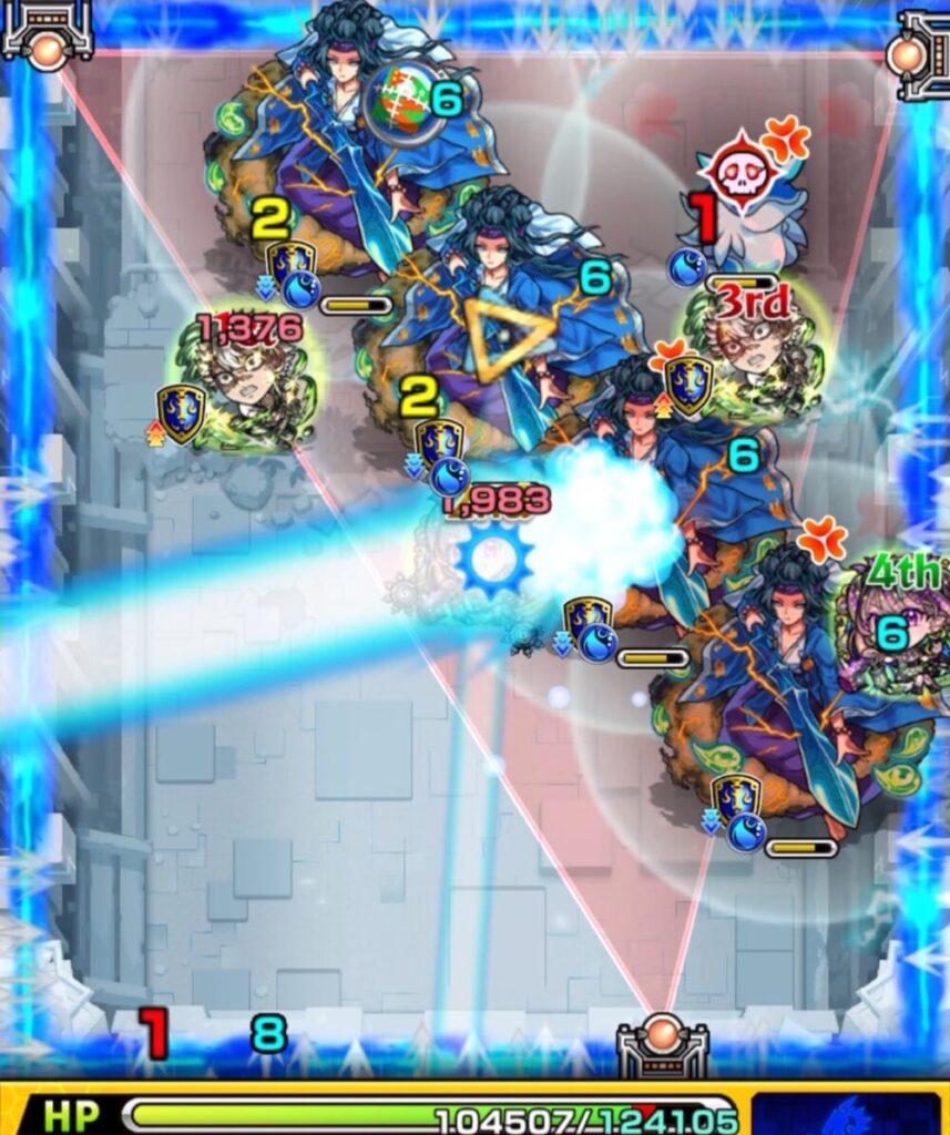 ステージ2の1手目後、トライアングルエリアが完成。
防御アップ効果でヤマトタケルのレーザー攻撃に備えながら、ウミウシを処理して次の行動へつなげる理想的な展開。