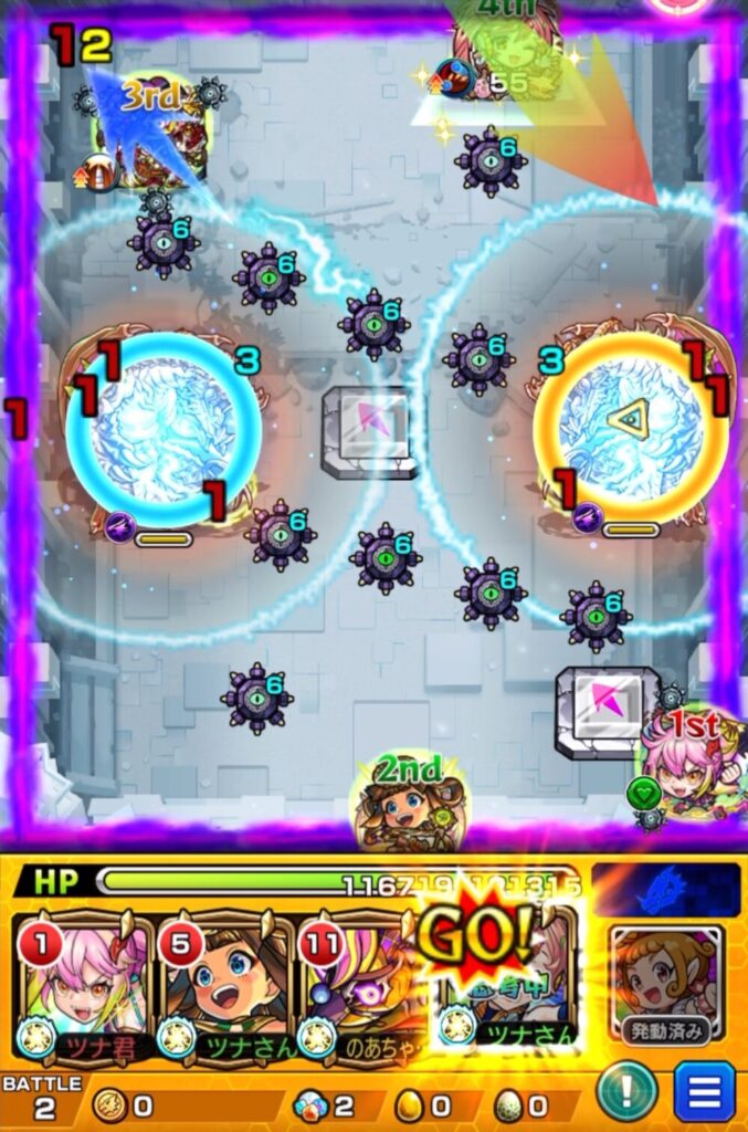 サンダルフォンがSSを使い赤バハムートを防御ダウン、続くコルロが青バハムートにふれて防御ダウンを発動。両者で同時処理を狙うも、惜しくも失敗したシーン。