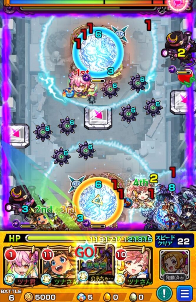 コルロがSSを使用し、パネル経由で青バハムートを通過しながらガンマンを2体同時に処理したシーン。バハムートの相互蘇生とHP全回復に注意しつつ盤面を整えた場面。