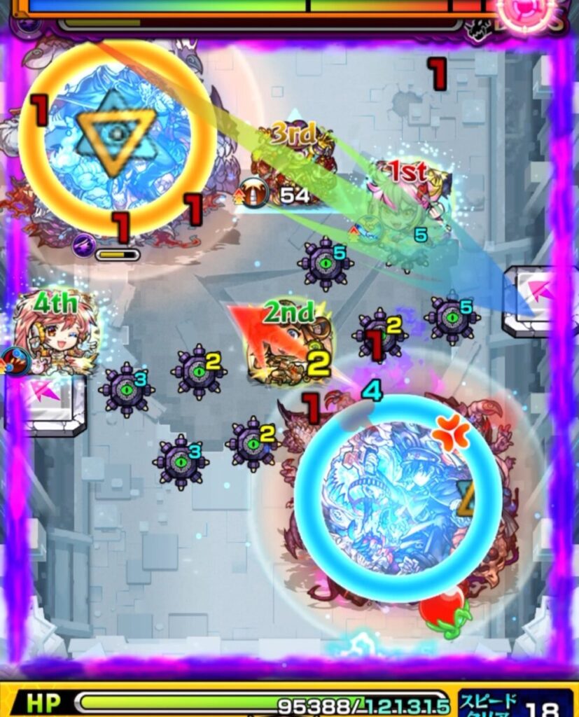 コルロがパネル経由でボスを攻撃し、全体にダメージを与える。続くラーが中ボスを経由し、HP共有リンクを利用して中ボス・ボスの両方にダメージを与えた場面。