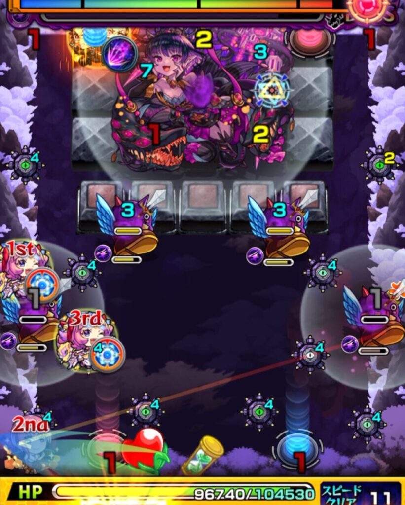 モンスト超究極・火「苦闘彩る魔性の宮殿」ボスステージ3の4手目のプレイ画面。ぷよリン経由で加速し、右側から赤テレポトンネルに入りボスの弱点を直撃。角度と加速が噛み合い、大ダメージを与えた場面。