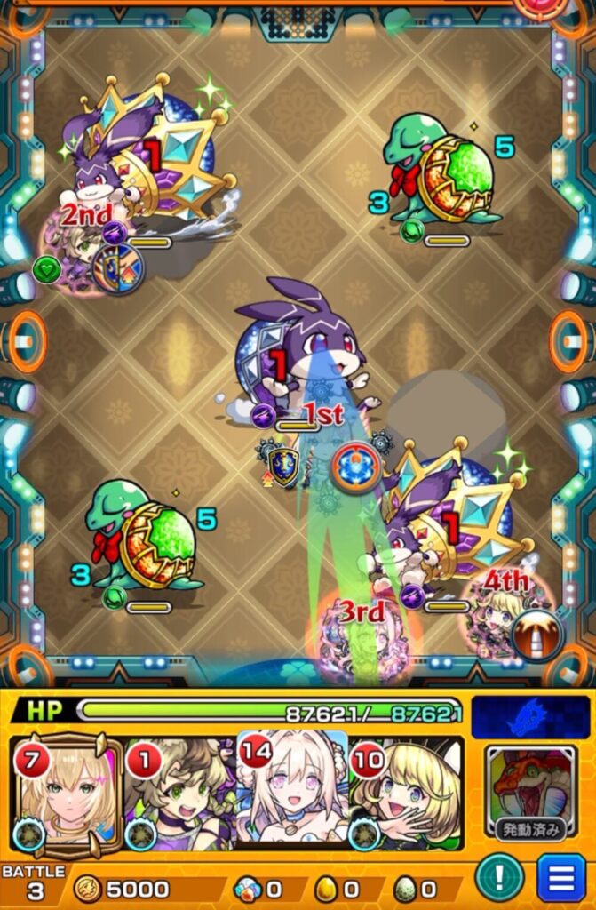 ステージ3の1手目解説画像。けいウサ出現時は、まずエルにふれて攻撃アップを発動し、そのままけいウサをワンパンで処理する動き。