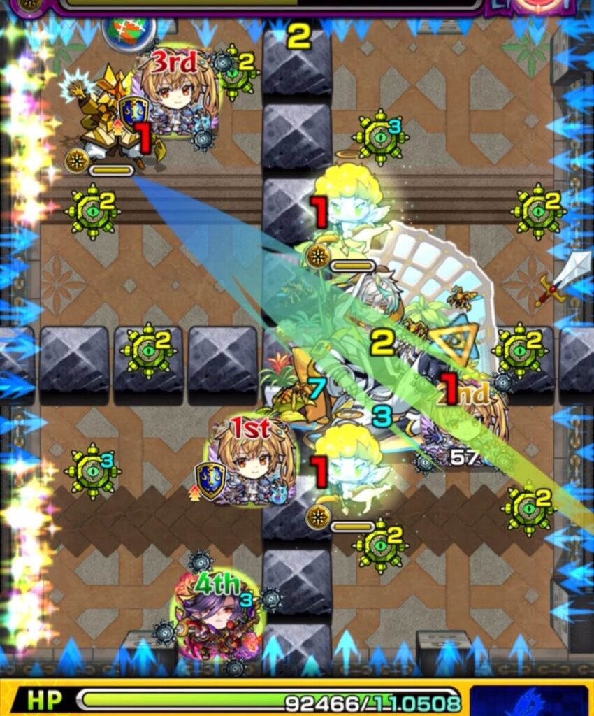 ステージ3・2手目の場面。左上の魔導士を攻撃しつつ、HWと天使の反撃を利用して回復を展開し、中ボスにもダメージを与えているシーン。