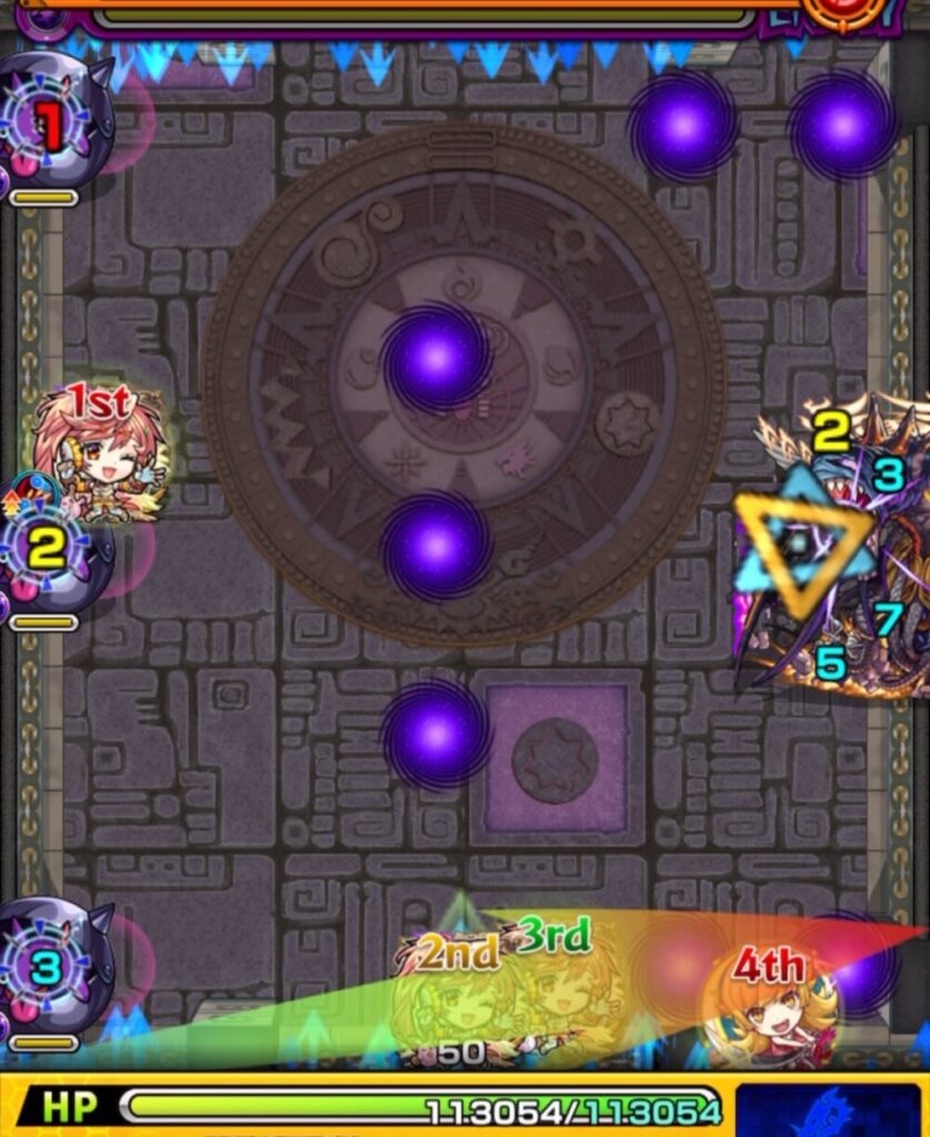 モンスト覇者の塔3rdシーズン35階ステージ2。薄く右上へ弾いて中ボスの弱点とかちリンを同時に攻撃し、HP共有効果で撃破に成功した場面。
