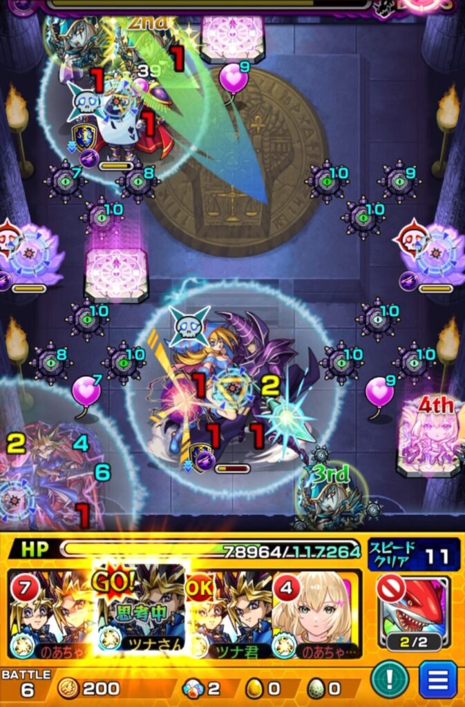 ボスステージ3の7手目で遊戯のSSを使用し、トランプ兵とブラックマジシャン＆ガールを同時処理してクロスドクロを発動させ、ボスが中央に移動して弱点が出現した場面のスクショ