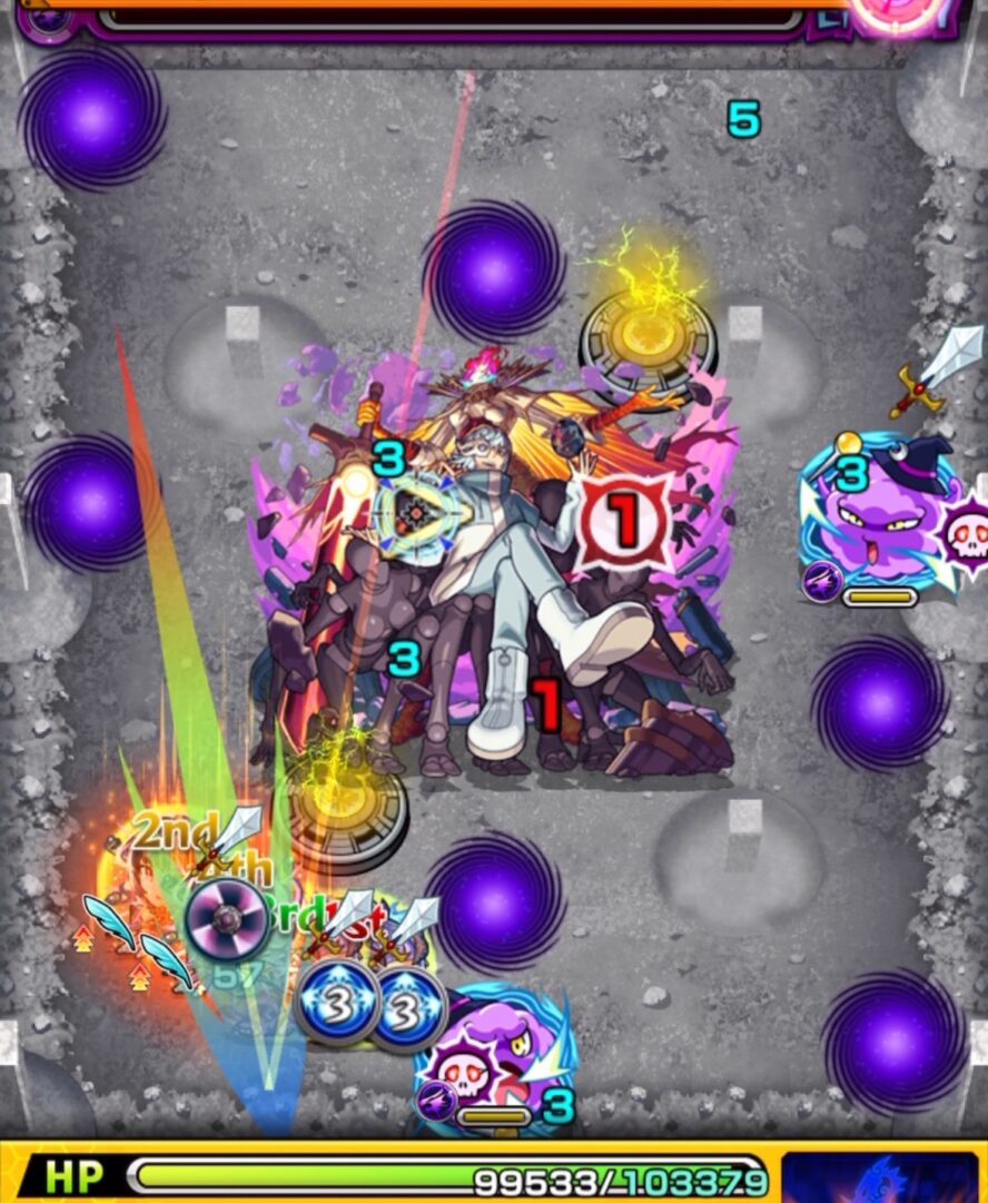 超究極ノーウェアのステージ2で、味方に触れて攻撃力を上げ、中ボスの弱点を攻撃して撃破する場面