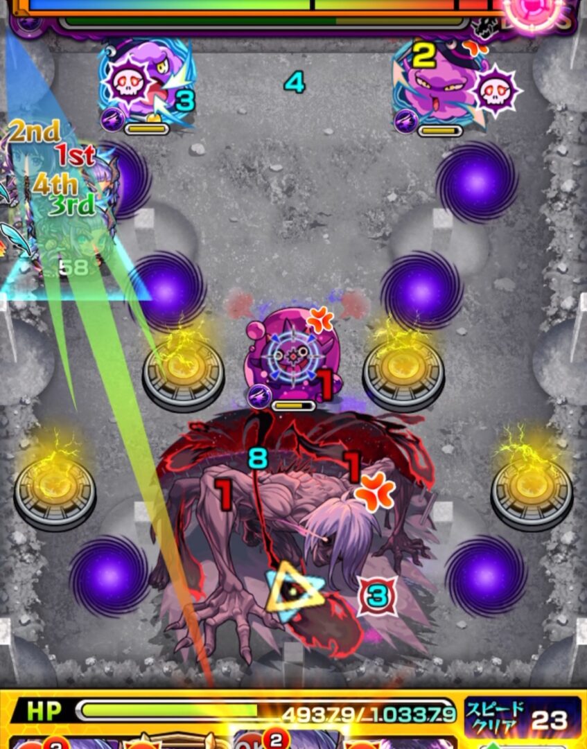 超究極ノーウェアのボス2で、味方に触れて左上の壁反射から弱点を攻撃する場面