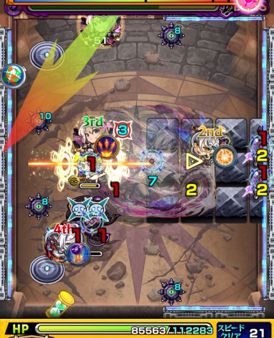 ボス2の3手目。地雷を踏んで左壁反射から攻撃し、ガンマン処理後にクロスドクロが発動した場面