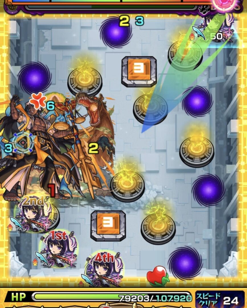 パネル3でボスが透過するため攻撃を避け、友情発動で回復を優先した場面