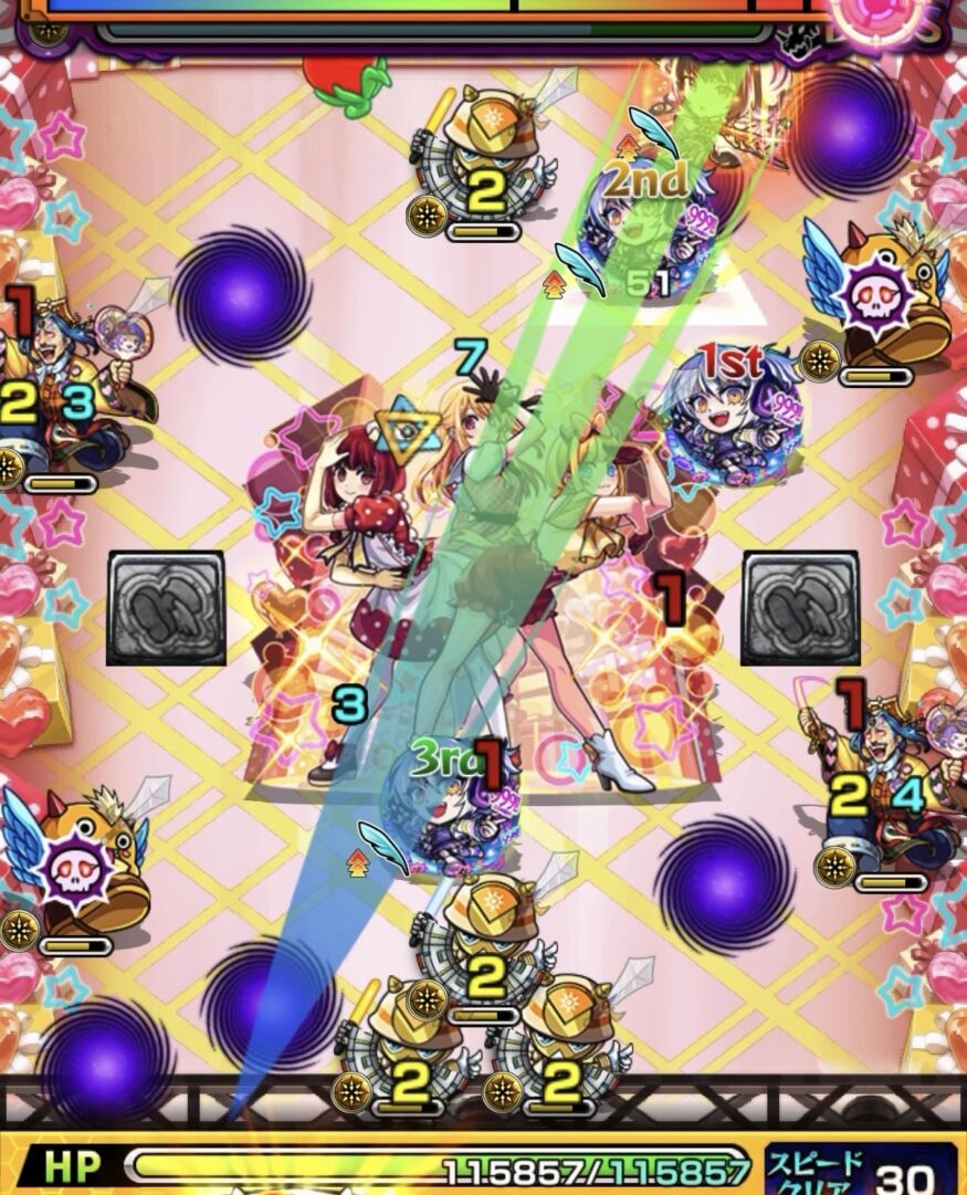 ボス1の1手目で下壁反射からはやリンを倒して加速パネルを展開し、左のオタク雑魚2体を処理しつつボスにダメージを与えている場面。