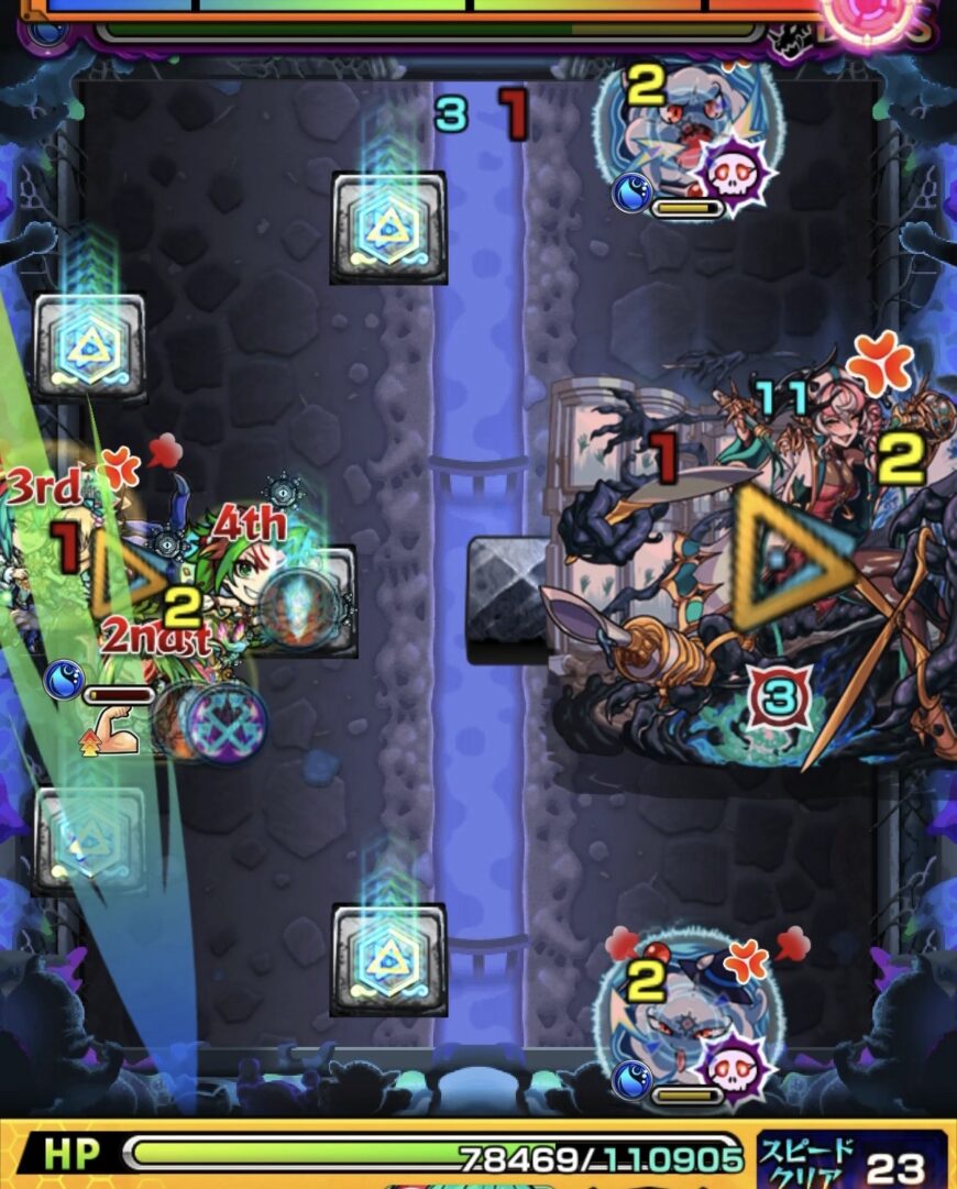 超究極ルビカンテのボス1。危険な攻撃がないターンに弱点攻撃力アップパネルを踏みながらボスと鬼を攻撃し、鬼を処理してボスにダメージを与えた場面のスクリーンショット。