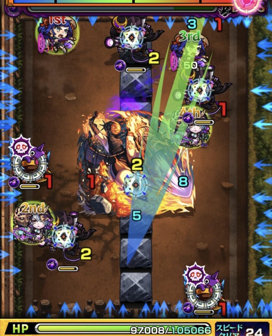 ボス1の初手で味方に触れて加速し攻撃するも弱点を外してダメージが伸びなかった場面