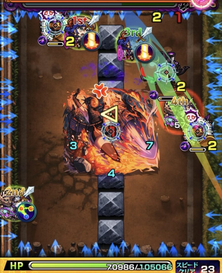 ボス1の2手目で味方に触れて加速しボスの弱点を攻撃して大ダメージを与えた場面