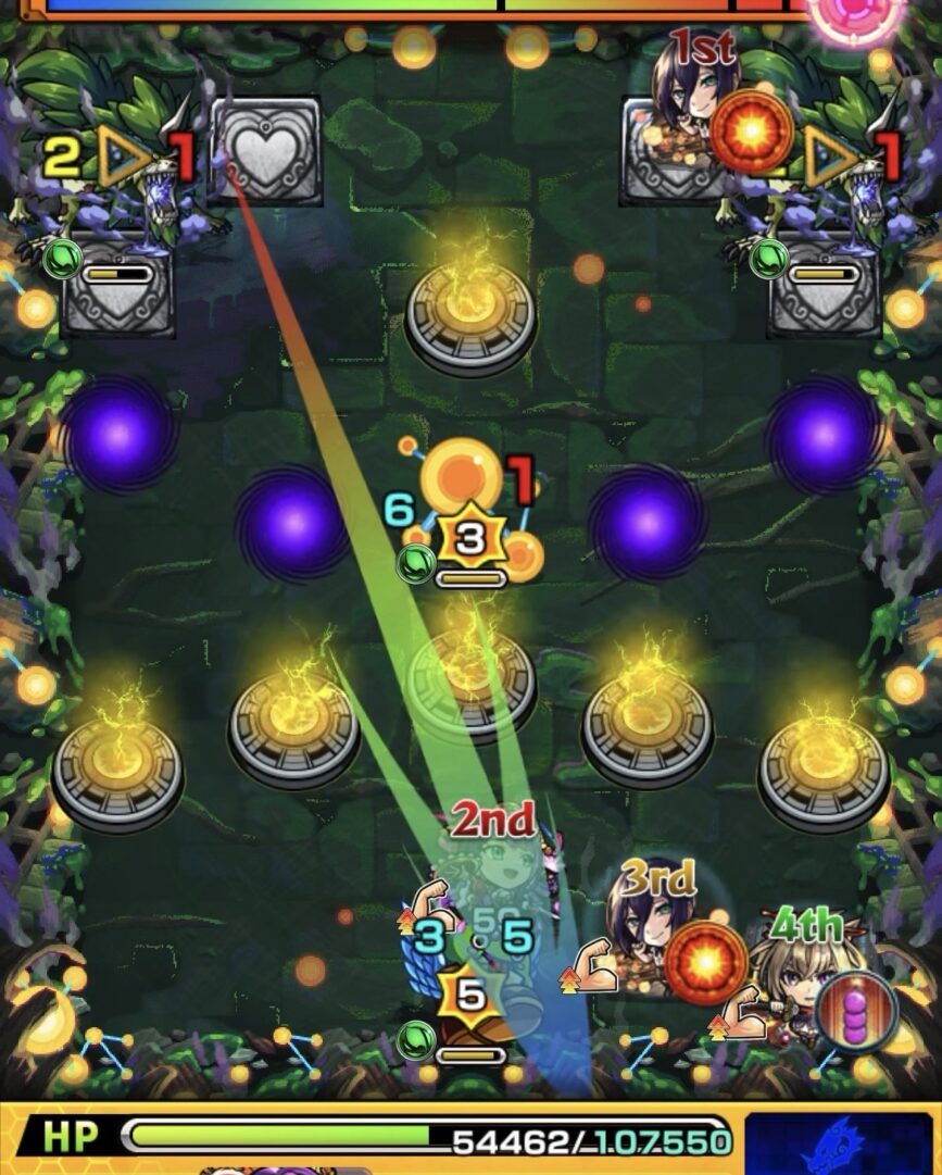 ステージ1の2手目でマサムネの友情で回復しながらオオカミを攻撃し左のオオカミを処理するも攻撃力ダウンフレアを受けた場面