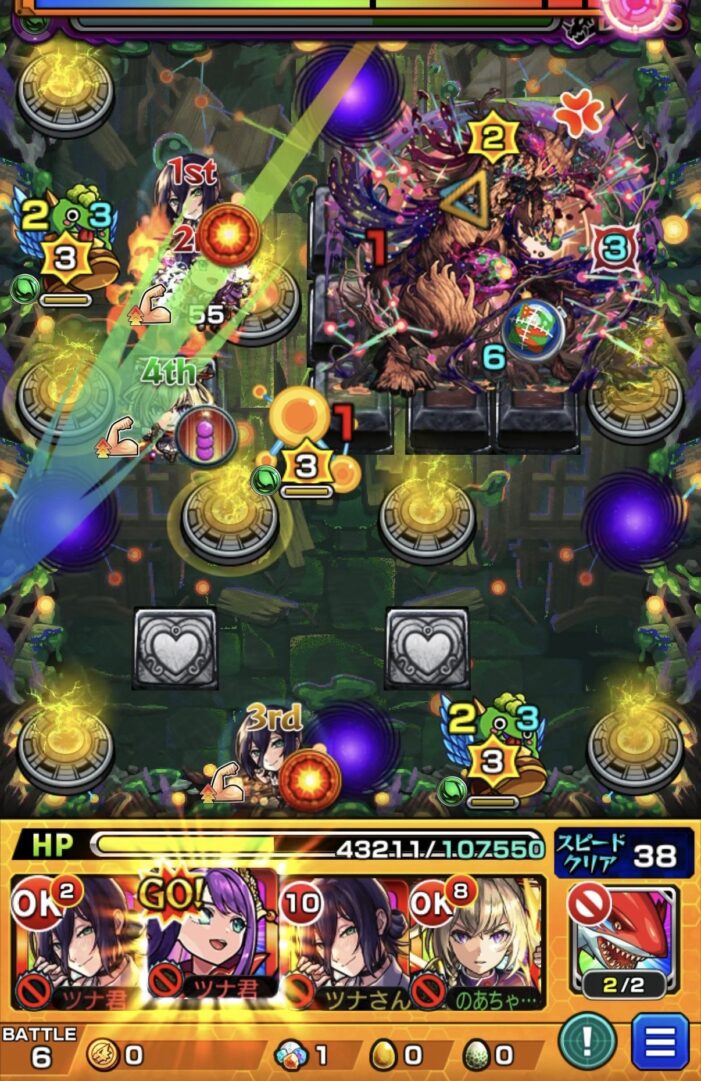 ボス1の6手目で紫苑のSSを使い3壁で分子とはやリンとボスのカウントを0にし攻撃力アップと回復と防御ダウンを発動させボスに大ダメージを与えた場面