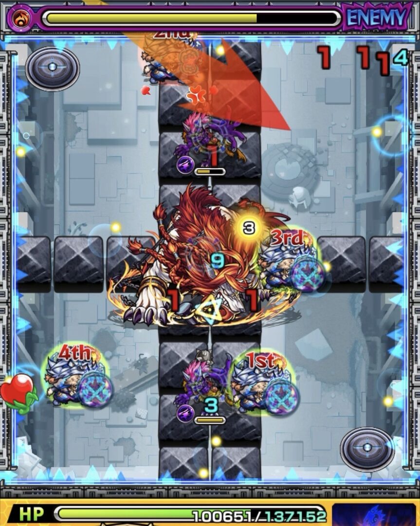 ニギミタマの星墓ステージ3で爆発を見落として鬼と弱点の間に挟まり攻撃したが被ダメージを受けた場面