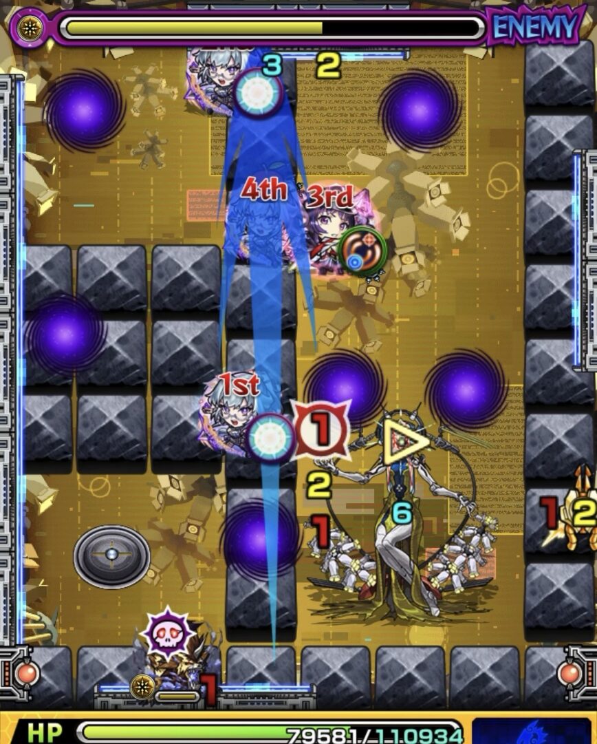 モンスト黎絶ビリミスクのステージ4の立ち回り。トライアングルエリア内に味方を配置し中ボスにダメージを与えるも攻撃力ダウンを受けた場面