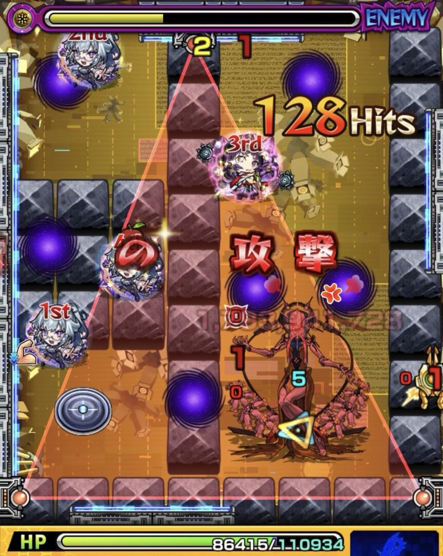 モンスト黎絶ビリミスクのトライアングルエリア設置後のステージ4。エリア内に味方2体を配置して中ボスを攻撃するもオオカミ撃破で攻撃力ダウンを受けた場面