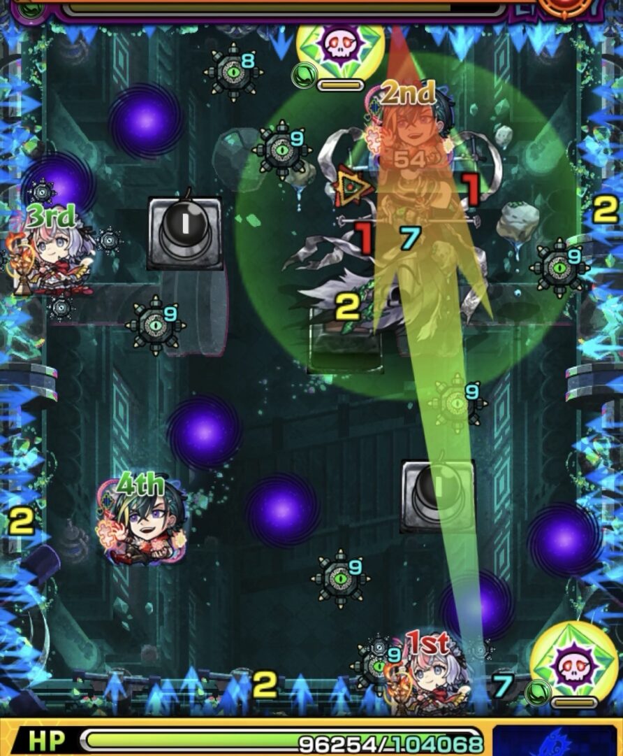 クリスタルを破壊後に加速を利用して中ボスを攻撃するもボムを弱点付近に設置できずダメージを与えられなかった場面