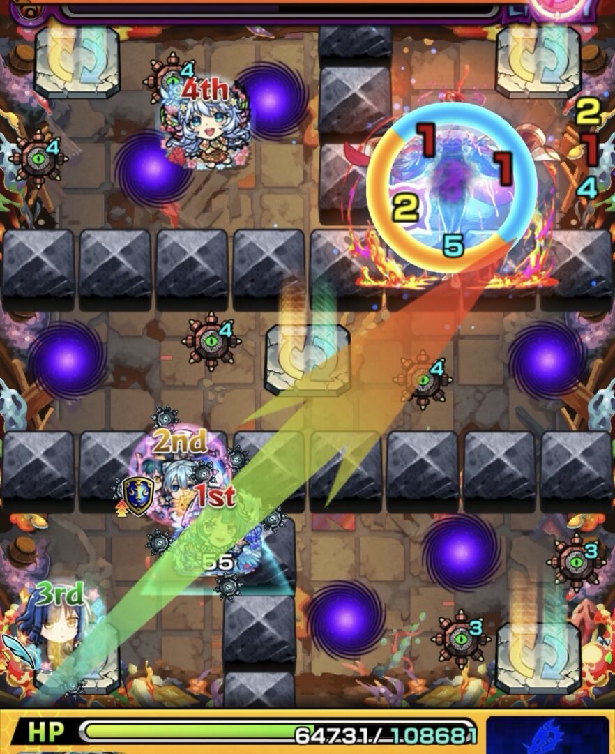 中ボスの赤い部分で防御ダウンを発動して攻撃し、その後青い部分でHPを回復する場面