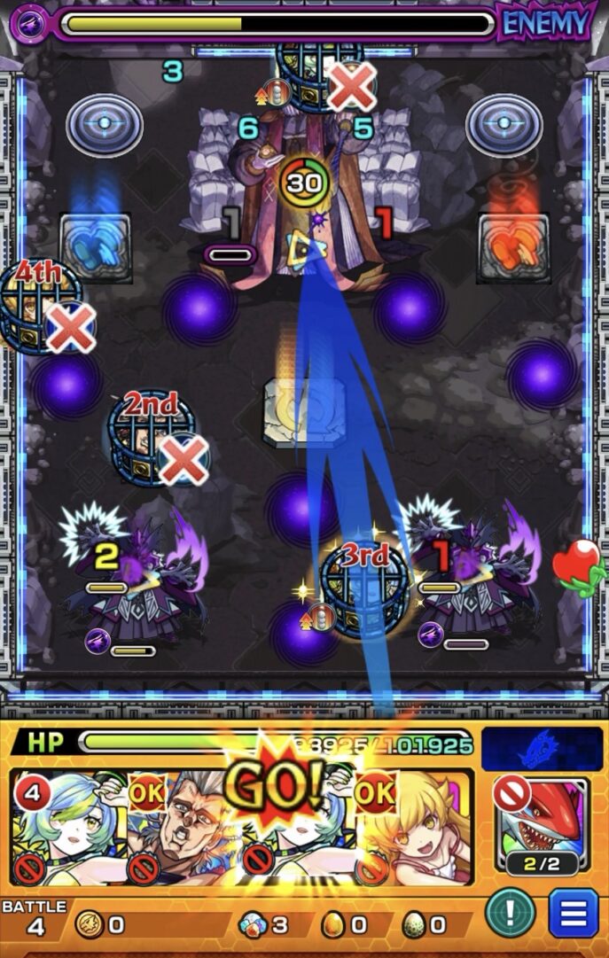 モールスαのSSで中ボスの弱点を攻撃したが削り切れず、魔導師の攻撃で多重接触防御ダウンのカウントを減少させられた場面