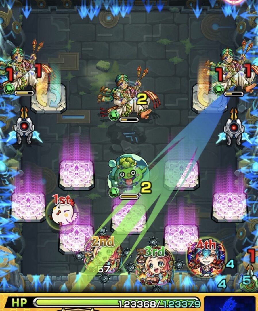 ステージ1の2手目。ぷよリンを処理しながら撃種変化パネルで反射化し、ビットンとカーマの間を狙って攻撃して右側と中央のカーマを撃破した場面