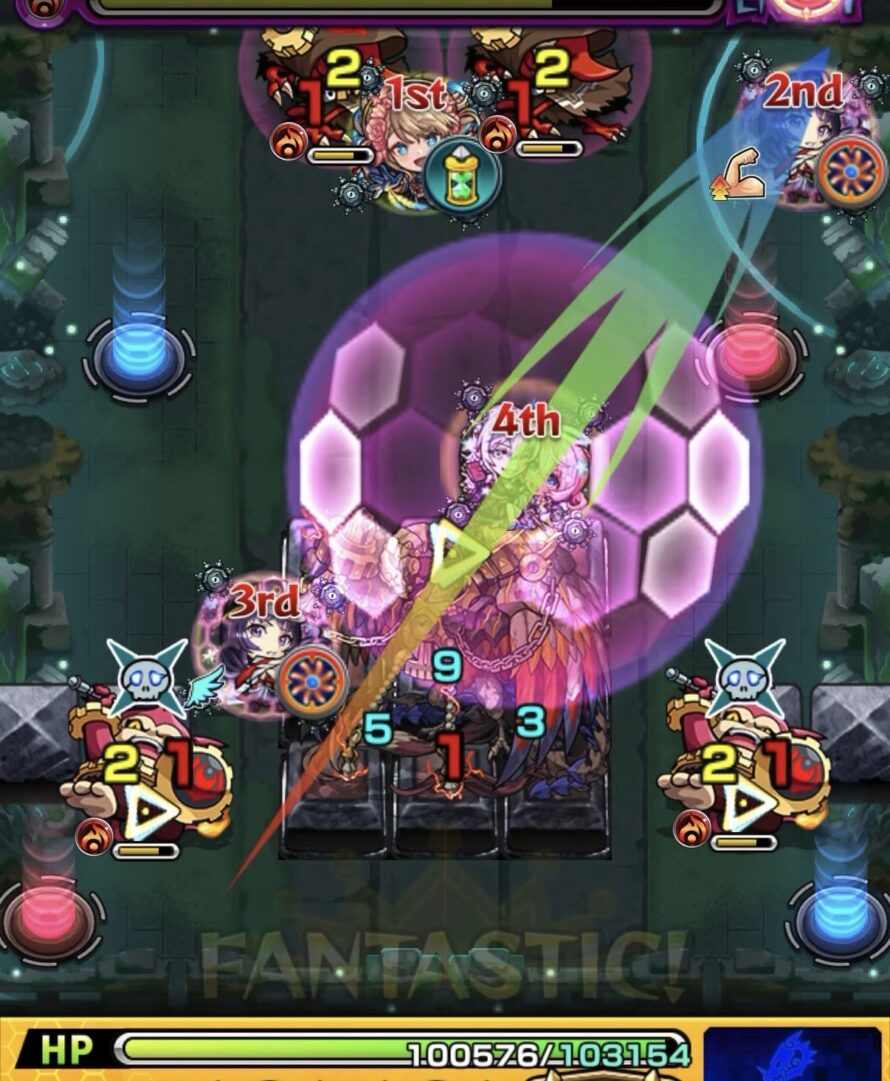 神獣の聖域「レキオウエリア・レキオウ」ステージ3で友情コンボを発動し、フード雑魚とゴリラを攻撃して相互蘇生を狙った場面