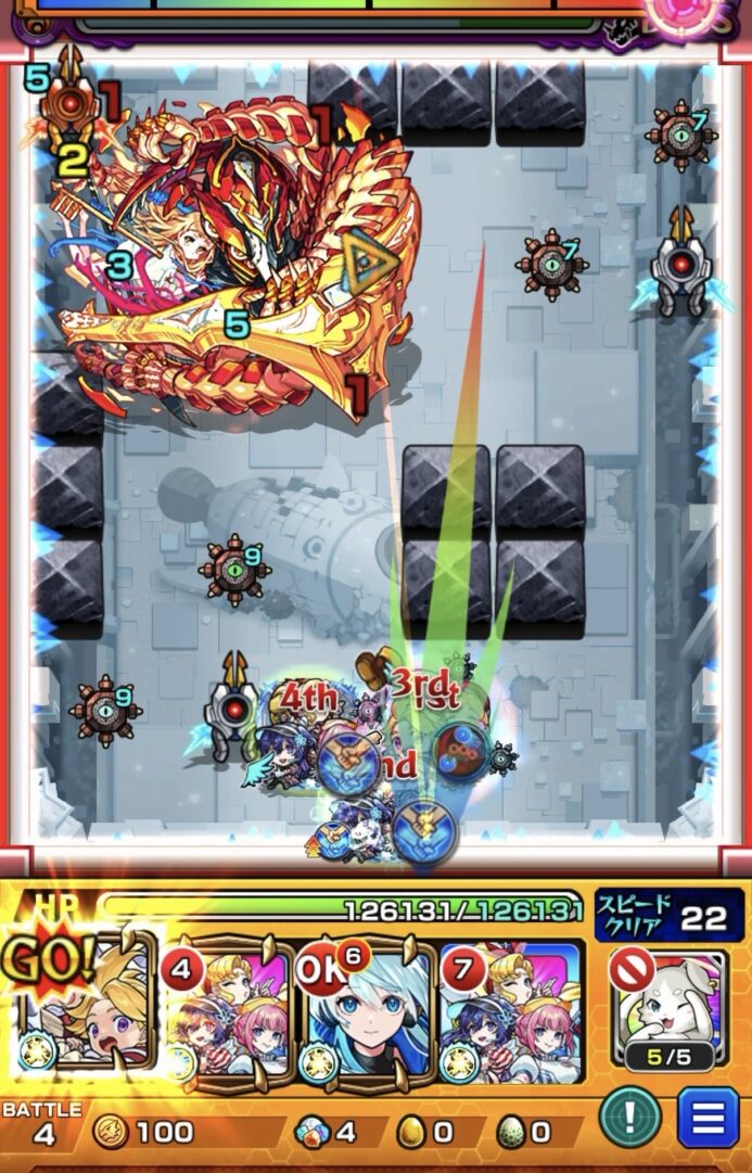 アヴァロンの星墓ボス第1戦で、グリム兄弟αのストライクショットを使用し、ボスのヒット数バリアを破壊して3壁にふれ、味方に攻撃力アップバフを付与しながら攻撃する場面