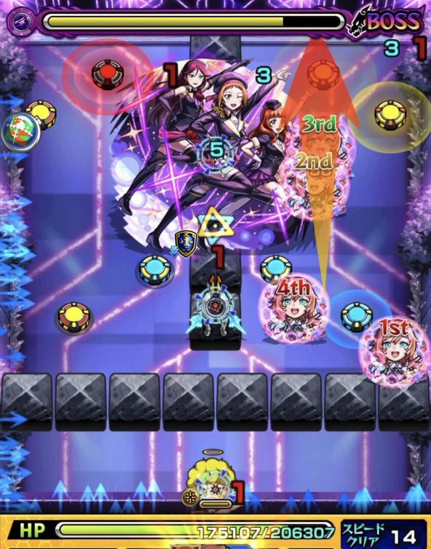 超究極「最強のライバル A-RISE」ボス3の4手目で、バリア付与状態から薄く右方向へ縦気味に弾き、黄色のグローボムを消した場面