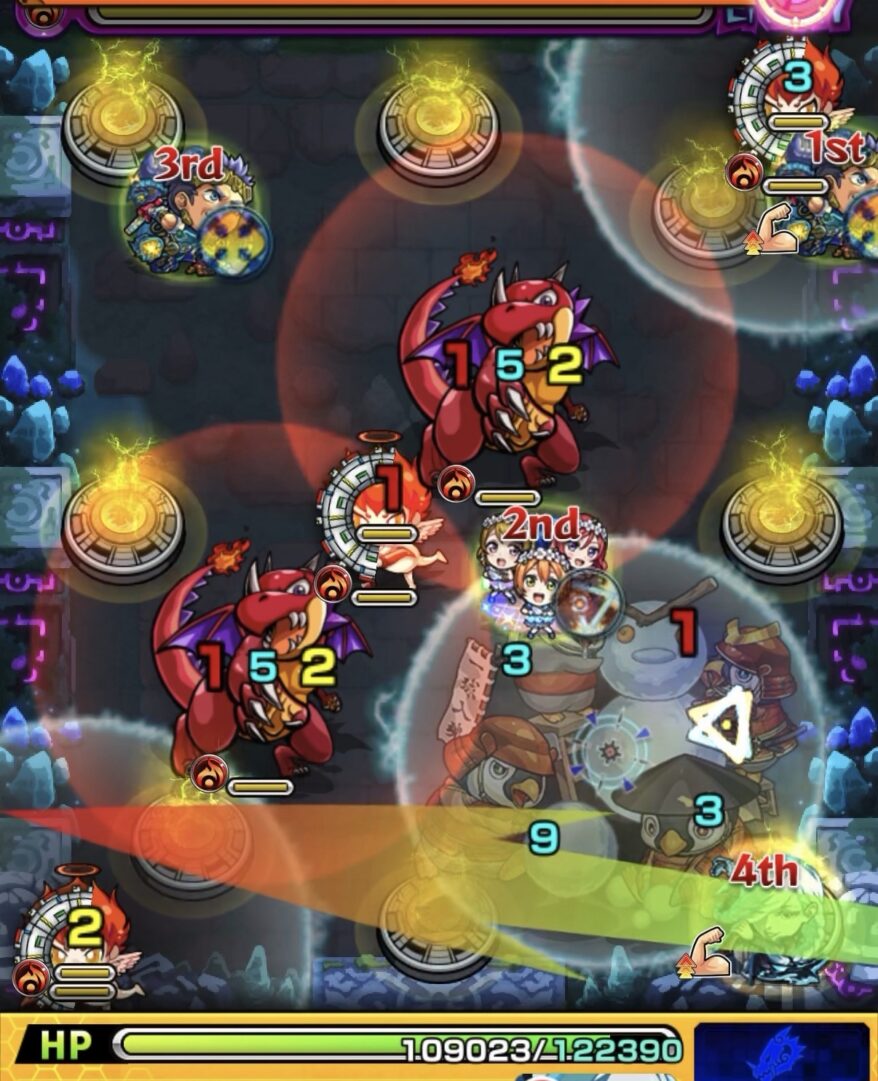 モンスト「未開の幻洞・拠点6」ステージ2の1手目で、真ん中の天使から攻撃力アップフレアを受けつつ、左壁反射でリドラ2体の同時処理を狙う場面