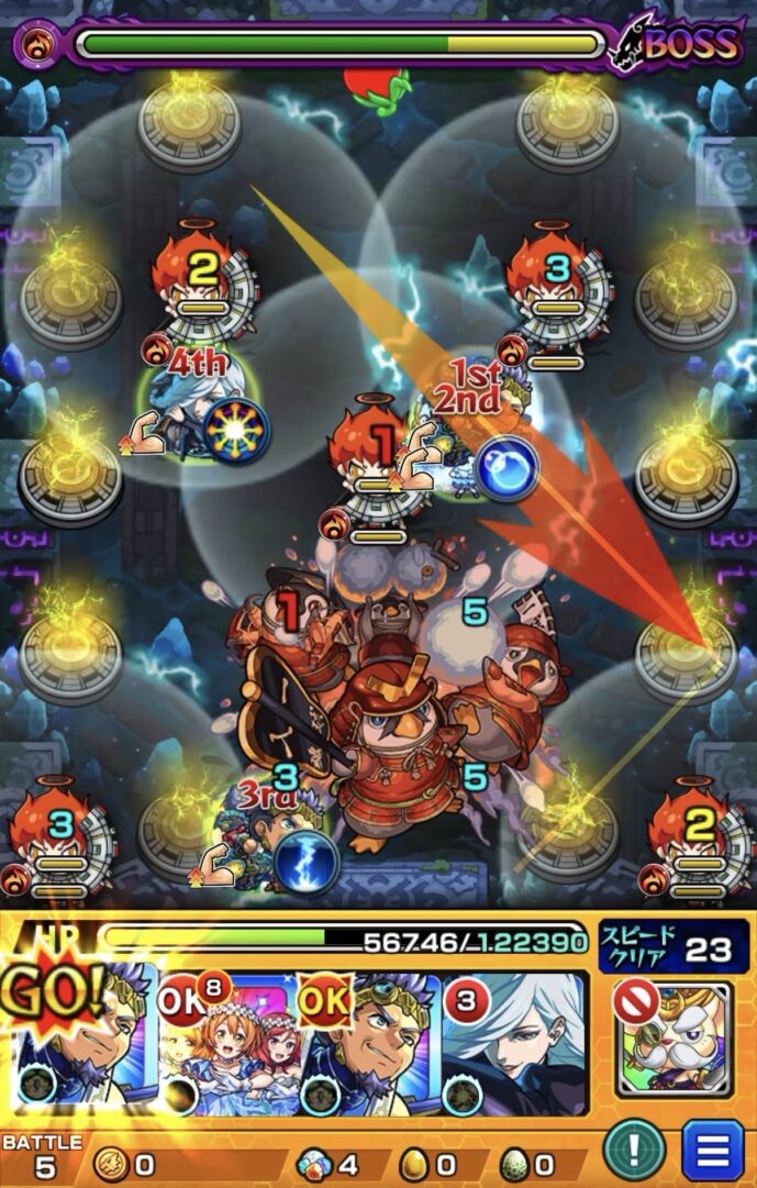 モンスト「未開の幻洞・拠点6」ボス2の4手目で、ゲンナイのストライクショットを使用し、右壁反射から下壁とボスの間を狙う場面