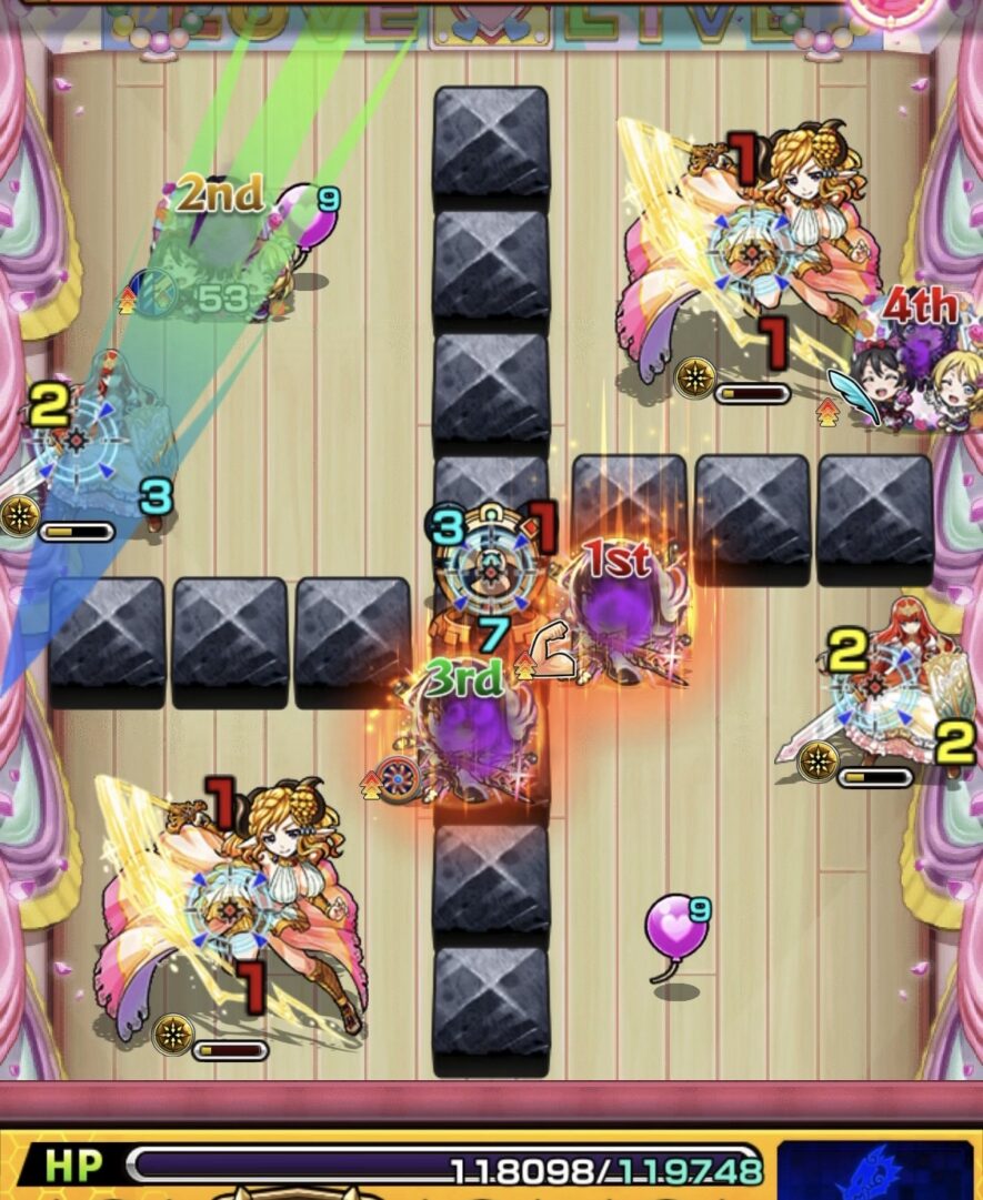 超究極「スクールアイドル μ's」Lv3ステージ2の3手目で、左側のエタニティを攻撃しながら左壁で反射し、ハトホル2体を同時処理した場面