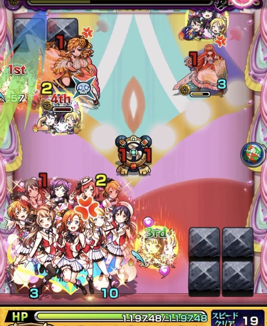 超究極「スクールアイドル μ's」Lv3ボス2の2手目で、上壁反射からハトホルを攻撃し、下壁反射からエタニティも処理して、クロスドクロによりボスの弱点を出現させた場面
