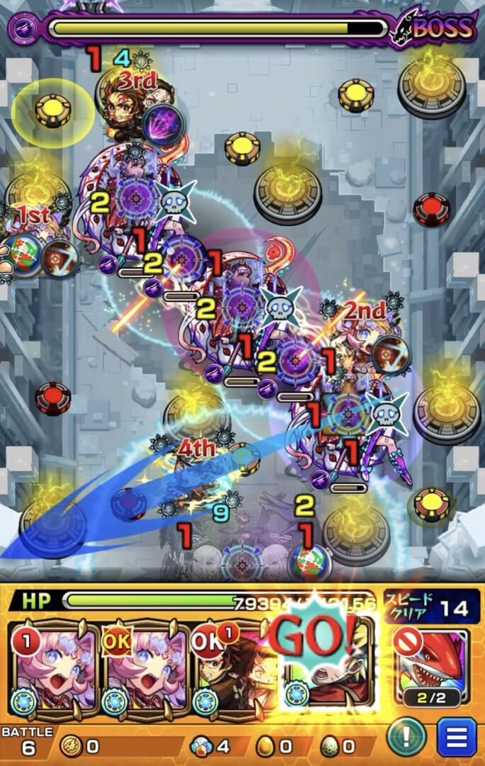 メラン&コリンの星墓ボス第3戦で、ナルトのストライクショットを使用し、グローボムを2個踏んでツクヨミ3体を同時処理し、HPを回復してボスが実体化する場面