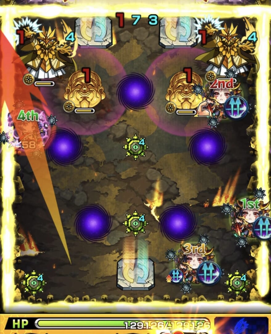 モンスト超究極「大黒天」ステージ4の1手目。左斜め方向へ弾き、左壁と魔導師の間に挟まって、左側の魔導師を処理した場面。