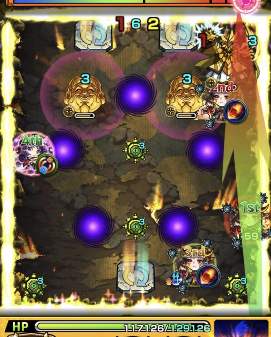 モンスト超究極「大黒天」ステージ4の2手目。左上方向へ弾き、魔導師とお面を攻撃するも、お面のレーザーバリアによってイザナミの友情コンボでダメージを与えられなかった場面。