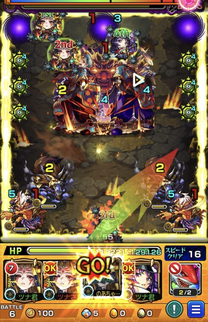 モンスト超究極「大黒天」ボス2の1手目。イザナミのストライクショットを使用し、右上方向へ斜めに弾いてオオカミ2体と餓鬼2体を処理した場面。