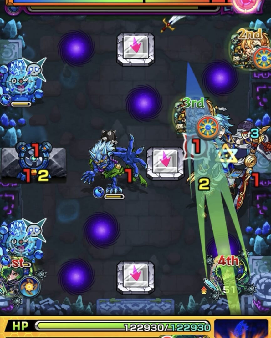 モンスト「未開の幻洞・拠点7」ステージ2の1手目で、左斜め上へ弾いて剣を取得し、上壁反射からランチャーパネルへの配置と鬼への攻撃を狙う場面