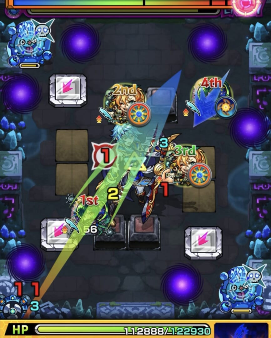 モンスト「未開の幻洞・拠点7」ステージ3の2手目で、クレッシェンドアタックが「1」の状態から右斜め上へ弾き、ランチャーパネルに配置されたキャラとともに中ボスの弱点を狙う場面