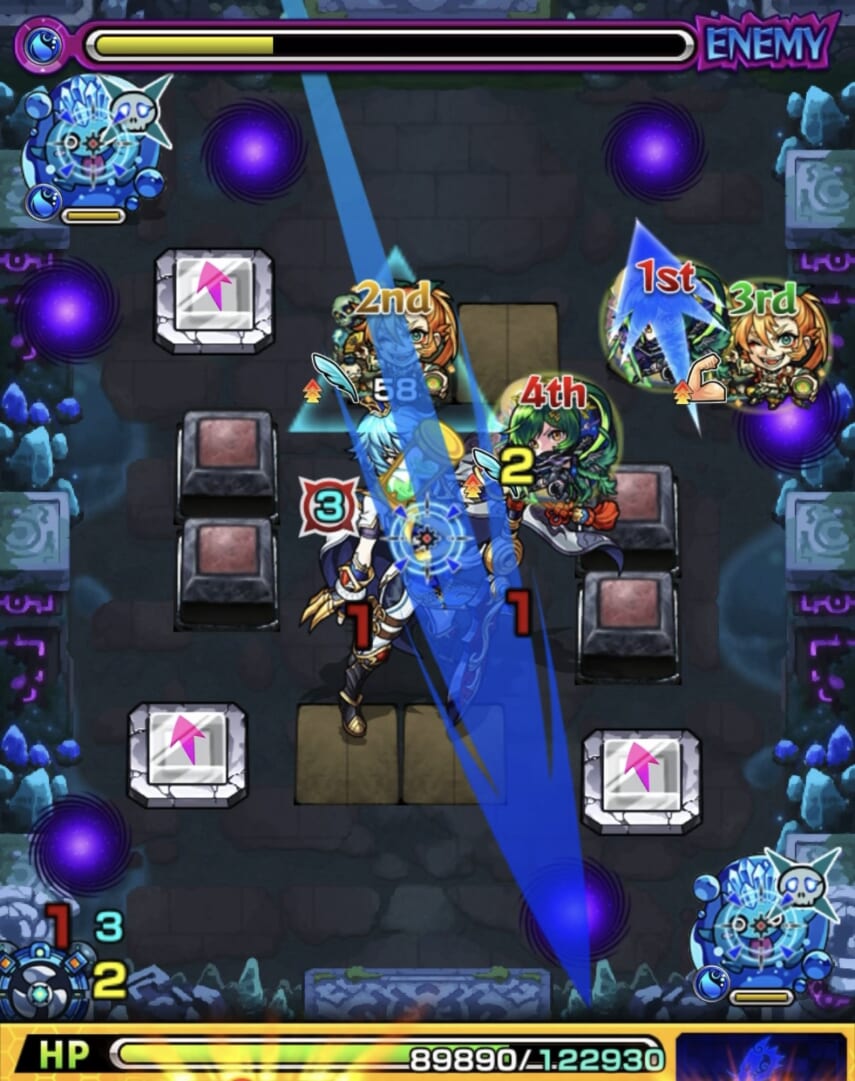モンスト「未開の幻洞・拠点7」ステージ3の3手目で、右斜め下へ弾き、ランチャーパネルに配置されたキャラの上壁反射と合わせて中ボスの弱点を狙う場面