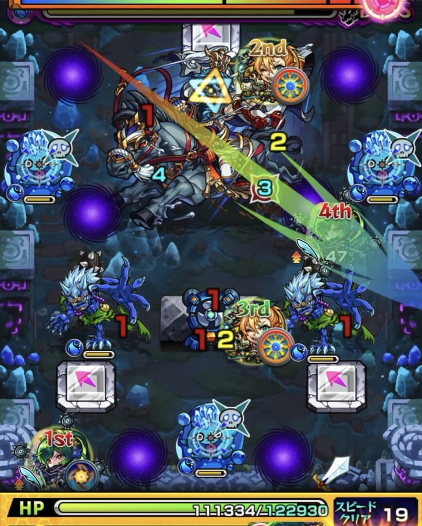モンスト「未開の幻洞・拠点7」ボス3の1手目で、右斜め下へ弾き、右壁反射による鬼への攻撃とランチャーパネルへの配置を狙う場面