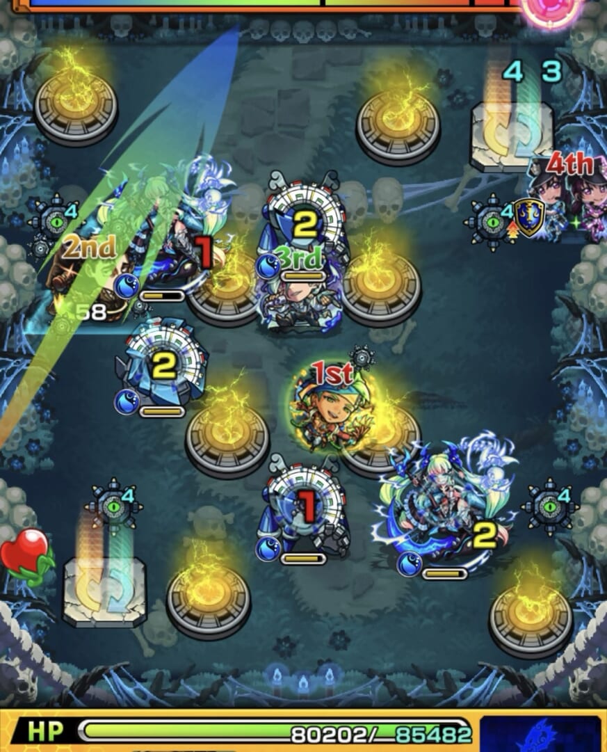 モンスト超究極・兵「ミザリー」ステージ3の4手目。右上方向へ斜めに弾き、ヘルを攻撃して上壁で反射。下側のヘルを倒し、上側のヘルにも大きなダメージを与えた場面。