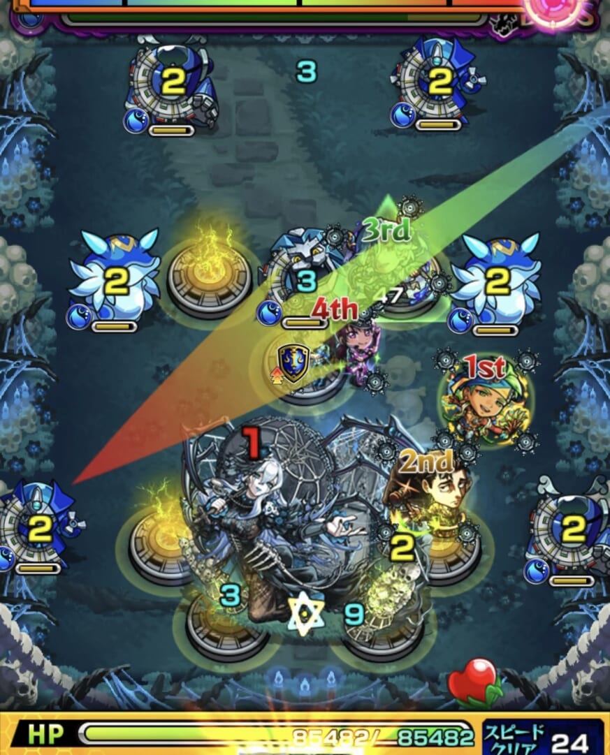 モンスト超究極・兵「ミザリー」ボス戦2の1手目。左下方向へ薄く弾き、ワープライオンで反射させてウミウシとボスを攻撃。ワープライオン、ダメージウォールロボ、ウミウシ2体を処理した場面。