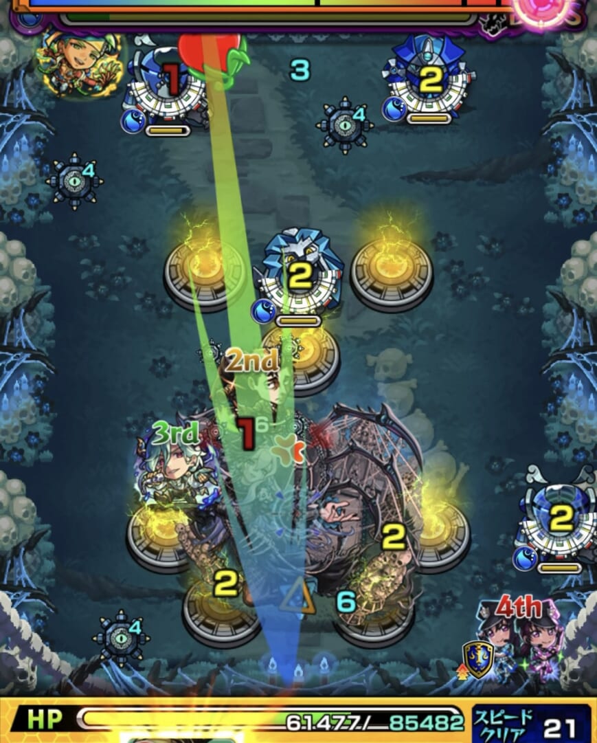 モンスト超究極・兵「ミザリー」ボス戦2の4手目。残りHPがわずかになったボスの弱点を右下方向へ斜めに弾いて攻撃し、HPを削り切ってボス第2戦を突破した場面。